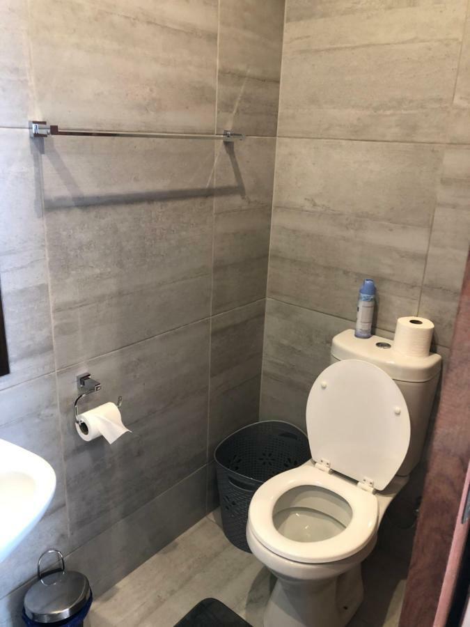 8 On Acacia Guesthouse Bedfordview エクステリア 写真