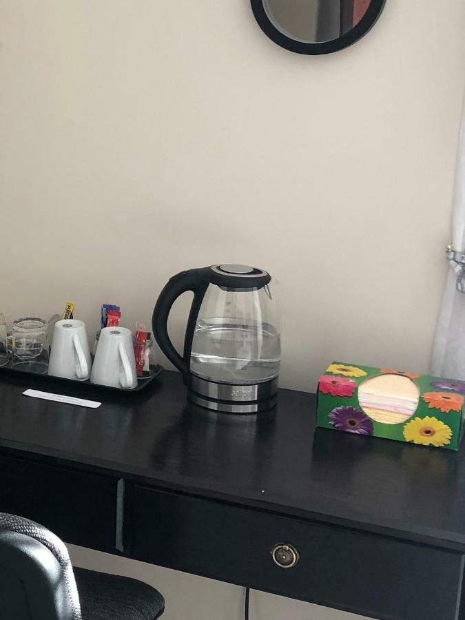 8 On Acacia Guesthouse Bedfordview エクステリア 写真