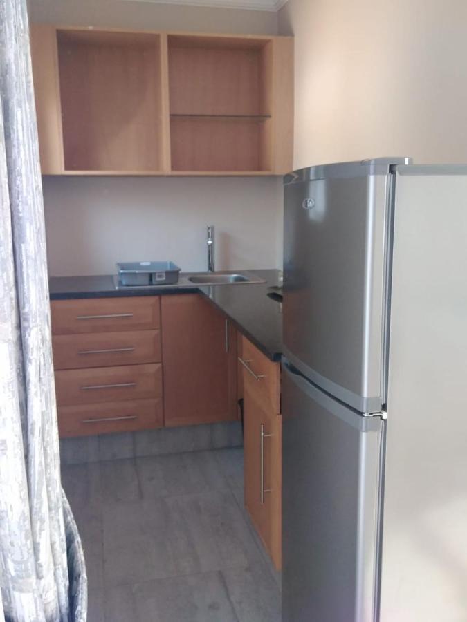 8 On Acacia Guesthouse Bedfordview エクステリア 写真